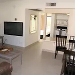216-Fully Furnished 1Br Suite-Outdoor Pool
