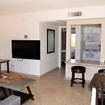 123 Fully Furnished 1Br Suite-Prime Location