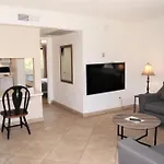 126 Fully Furnished 1Br Suite-Prime Location