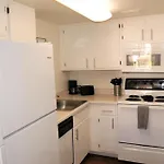 107 Fully Furnished 1Br Suite-Prime Location
