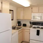 111 Fully Furnished 1Br Suite-Prime Location