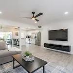 Scottsdale Lux Oasis Pool Hot Tub Sleeps 12