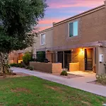 Scottsdale Townhome With Pool, Walk To Old Town