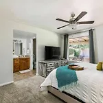 Spacious Backyard W Free Heated Pool, Tv And Bbq