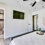 Luxurious Old Town Remodel Home W Heated Pool