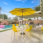 Desert Dream - Old Town Mid-Century Modern - Heated Pool