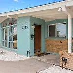 Desert Dream - Old Town Mid-Century Modern - Heated Pool