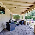 Spacious Backyard W Free Heated Pool, Tv And Bbq