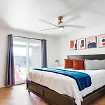 Luxury 3 Bedroom Home With Relaxing Pool