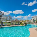 Walkout Patio-Views -Walk To Upscale Shops &Dining - 170
