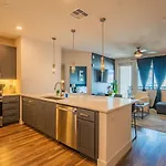 Stunning 2Br Kierland Common, Tpc Golf, Pool, Gym, W-D