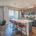 Serene 1Br Kierland Commons, Tpc Golf, Pool, Gym, W-D