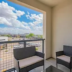 Serene 1Br Kierland Commons, Tpc Golf, Pool, Gym, W-D