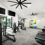 Spacious 2Bd - Parking, Gym, Pool - Sleep 8 - 5Min Casino