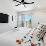 Luxuriant And Spacious 2Br Condo With Heated Pool