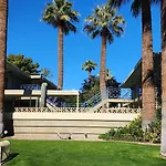 Mid Century Modern Condo Near Old Town, Pool & Bbq