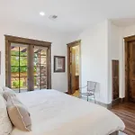 Private Pool & Hot Tub, Retreat - Large Luxury Smart Home