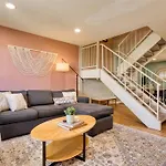 Scott Casa - Walkable To Old Town Scottsdale, Vibrant Space, Inviting Patio!