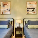 Scott Casa - Walkable To Old Town Scottsdale, Vibrant Space, Inviting Patio!