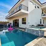 Modern Dreamland In Old Town