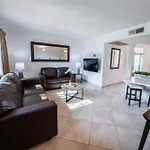 108 Fully Furnished 1Br Suite-Prime Location