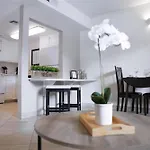 108 Fully Furnished 1Br Suite-Prime Location