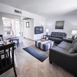 206 Fully Furnished 1Br Suite-Prime Location