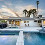 Dos Cacti Outdoor Oasis, Heated Pool, Spa, Bikes, Ev, Bbq