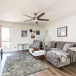 Scottsdale Chic Condo-Walk To Old Town Scottsdale