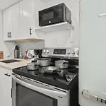 Modern Studio Escape - King Bed, Pool, Parking