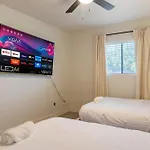 Trendy 2B2B Suite With Free Parking
