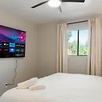 Modern 2Br Escape With Pool & Free Parking
