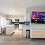 Modern 2B1B Scottsdale Studio With Pool Access