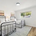 Renovated Home With Pool 3 Miles From Old Town