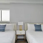 Cozy Modern 2B2B With Free Parking