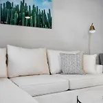 Elegant 2B1B Escape In Old Town