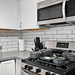 Stylish 2B1B Hideaway In Old Town