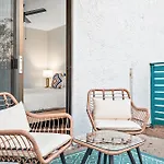 Modern 1-Bedroom Escape With Free Parking