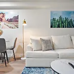 Modern 1-Bedroom Escape With Free Parking