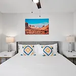Luxurious 1B1B Stay With Free Parking
