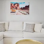 Luxurious 1B1B Stay With Free Parking