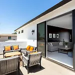 Desert Sky Luxury Pool & Spa Walk To Old Town!