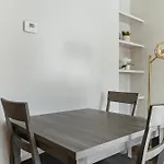 Cozy And Elegant 1B1B Oasis In Old Town