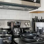 Cozy And Elegant 1B1B Oasis In Old Town