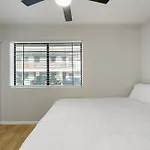 Cozy And Elegant 1B1B Oasis In Old Town
