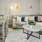 Elegant 1B1B Escape In Old Town