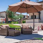 215 Fully Furnished 1Br Suite-Outdoor Pool