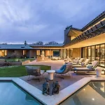 Indoor Pool 2.5 Acres Gym With Sauna At Hideaway Estate