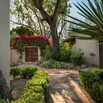 Hacienda Gardens Escape The City-Life With A Private Oasis