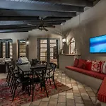 Hacienda Gardens Escape The City-Life With A Private Oasis